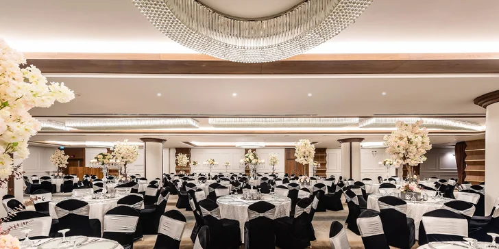 5* turecký hotel Das 3917 přímo u lyžařského střediska: polopenze, krytý bazén, letenka i bodový skipas
