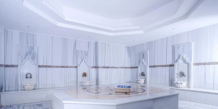 5* turecký hotel Das 3917 přímo u lyžařského střediska: polopenze, krytý bazén, letenka i bodový skipas