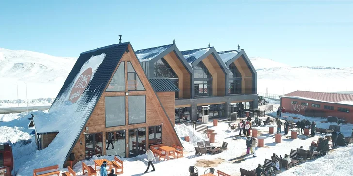 5* turecký hotel Das 3917 přímo u lyžařského střediska: polopenze, krytý bazén, letenka i bodový skipas