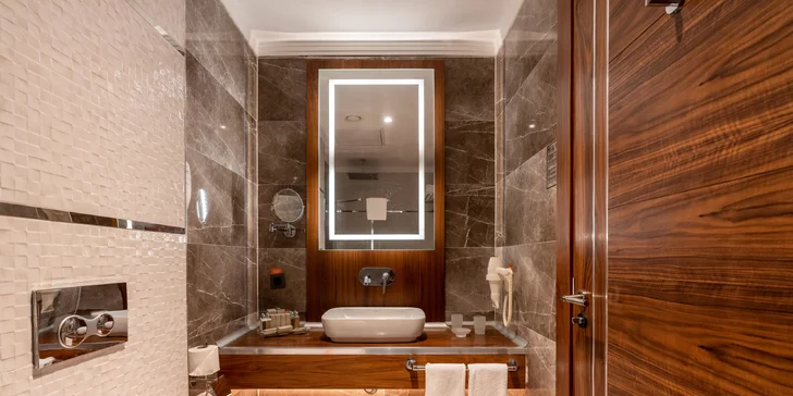 5* turecký hotel Das 3917 přímo u lyžařského střediska: polopenze, krytý bazén, letenka i bodový skipas