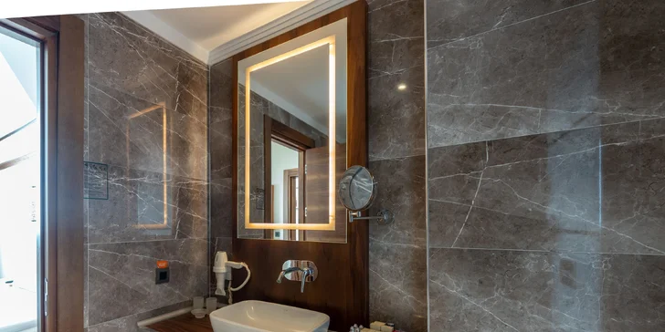 5* turecký hotel Das 3917 přímo u lyžařského střediska: polopenze, krytý bazén, letenka i bodový skipas