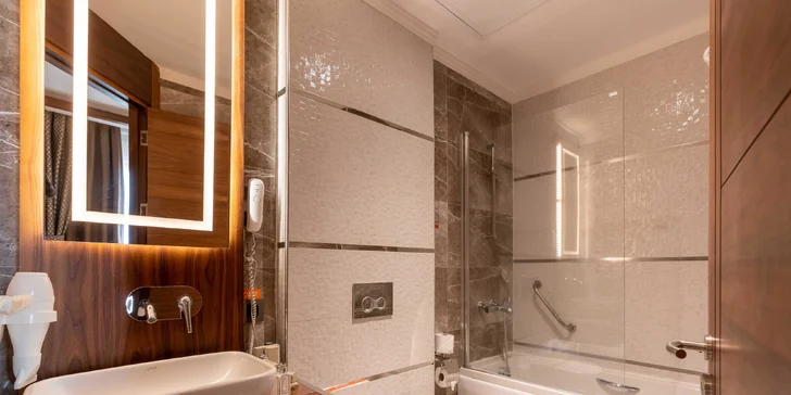 5* turecký hotel Das 3917 přímo u lyžařského střediska: polopenze, krytý bazén, letenka i bodový skipas