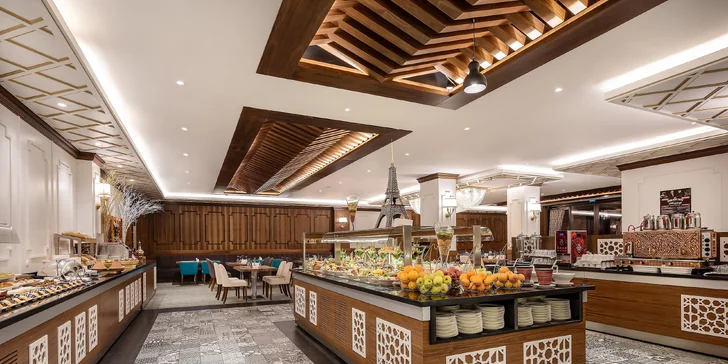 5* turecký hotel Das 3917 přímo u lyžařského střediska: polopenze, krytý bazén, letenka i bodový skipas