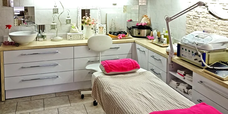 Vánoční relaxační balíček pro ženy: kosmetické ošetření pleti, manikúra a indická masáž hlavy