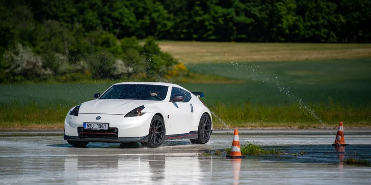 Jedinečná nabídka MAX CARS: škola smyku na profesionálním polygonu