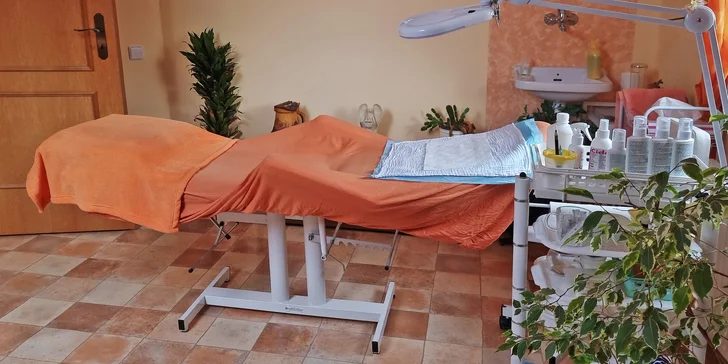 Kosmetické ošetření pleti: hloubkové čištění, masáž obličeje i bioprotonová lampa