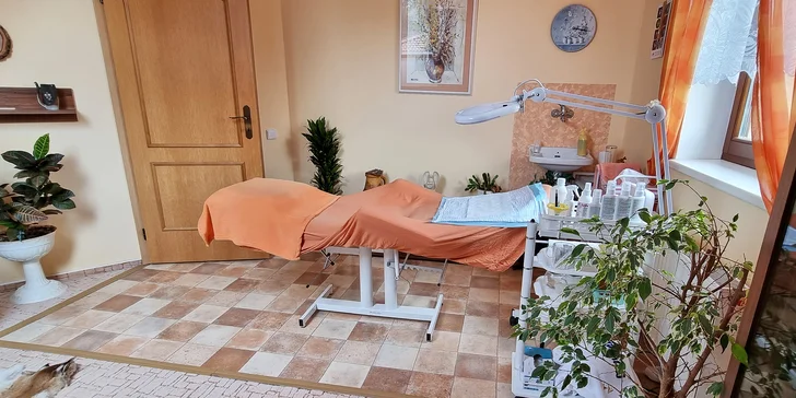 Kosmetické ošetření pleti: hloubkové čištění, masáž obličeje i bioprotonová lampa