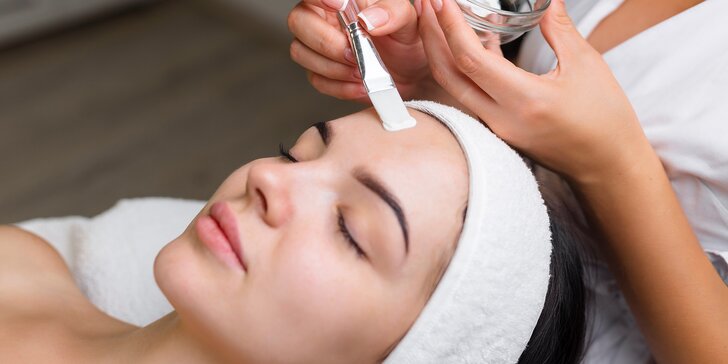 Kosmetické ošetření pleti: hloubkové čištění, masáž obličeje i bioprotonová lampa