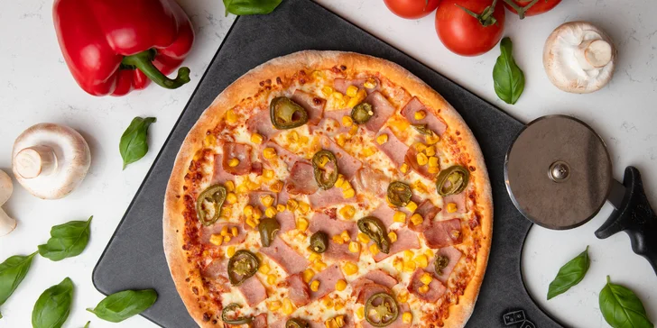 Na prevádzkach sa pizza podáva ekologickejšie na čiernych podnosoch
