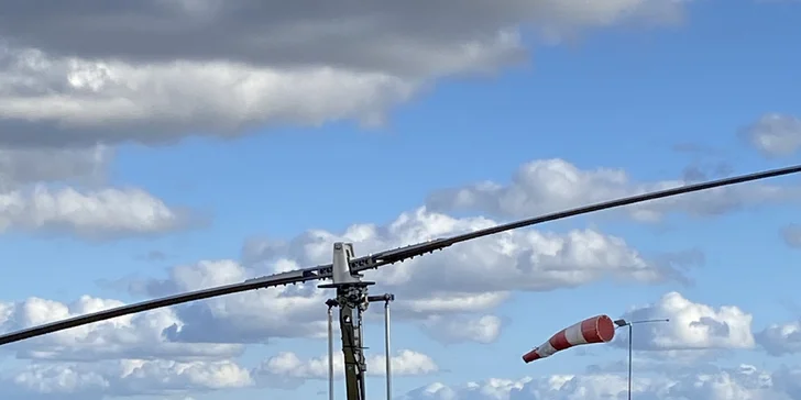 Zkušený instruktor/pilot vás se strojem seznámí a společně se pověnujete předletové přípravě. 