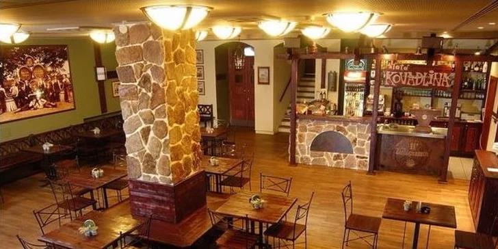 V restauraci můžete i posedět, pojíst a popít.