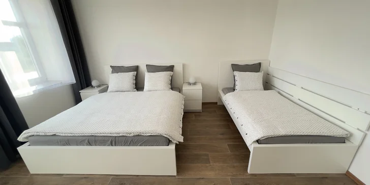 Budovy apartmánov sú asi 350 m od seba. (R&J Deluxe)