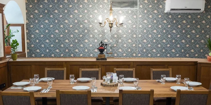 Na něco dobrého si zajděte i do restaurace Révész, kam máte 10% slevu.