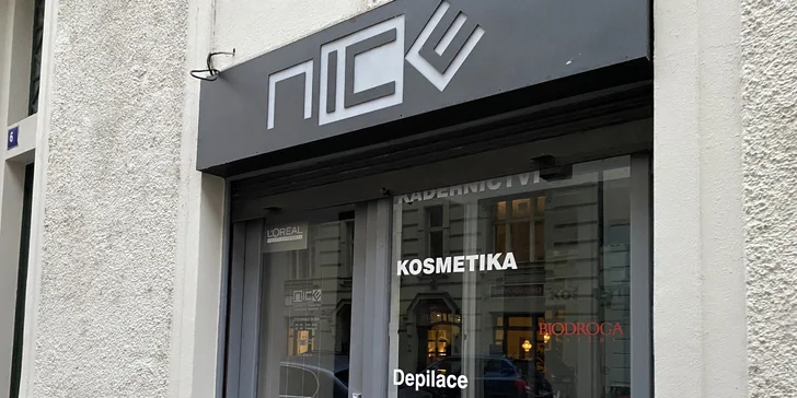 Dámský střih nebo melír pro všechny délky vlasů v centru Prahy