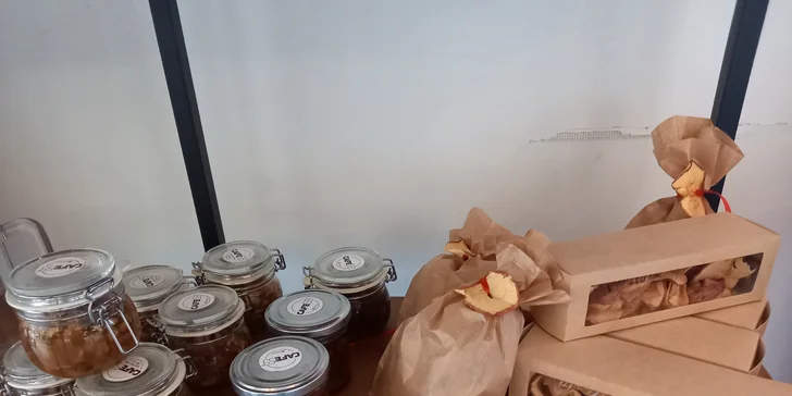 Otevřený voucher na dárkové balíčky, kávu, dezerty, koktejly a jídla z nabídky CAFE59