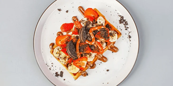 Vafle s Nutellou a čerstvým ovocem nebo lotuskovou pomazánkou, káva, čaj nebo limonáda