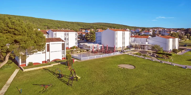 Dovolená se snídaní či polopenzí na chorvatkém ostrově Krk : first minute sleva