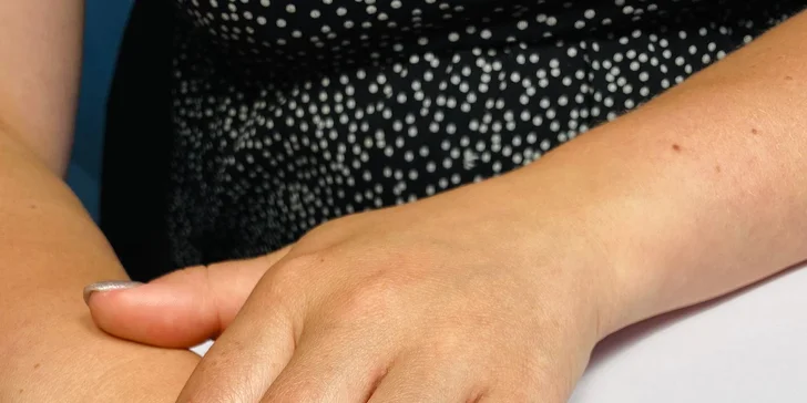 Přístrojová manikúra i mokrá, suchá či kombinovaná pedikúra vč. lakování lakem i gel lakem