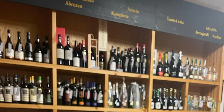 Horký nápoj dle výběru: svařené víno, jablečné Brulé di Mela, Calimero či Bombardino