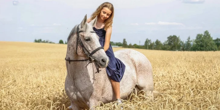 Vyjížďka na koni či poníkovi pro začátečníka: do terénu se zkušeným doprovodem