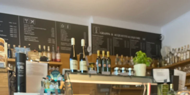 Horký nápoj dle výběru: svařené víno, jablečné Brulé di Mela, Calimero či Bombardino