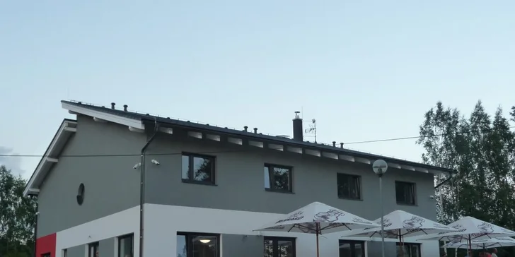 Pobyt na břehu Lipna pro dva či pro rodinu v moderních pokojích se snídaní