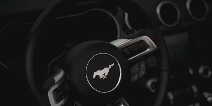 Zážitková jízda s Fordem Mustang California Special 5.0 V8 na 12 až 72 hodin