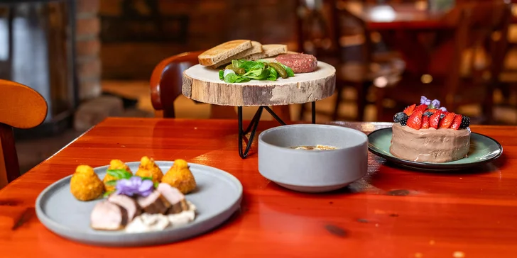 Degustační menu U Pajdy pro 2: hovězí tataráček, drůbeží vývar, kachní prsa, minidortík