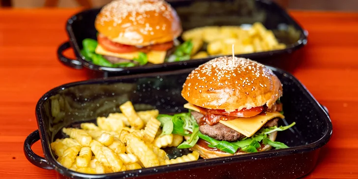 Burger dle výběru s hranolky pro jednoho i pár v Ostravě