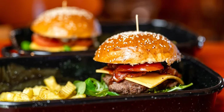 Burger dle výběru s hranolky pro jednoho i pár v Ostravě