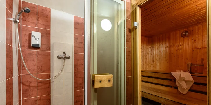 3 hod. privátního relaxu pro dva: finská sauna, postel i prosecco