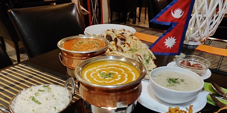 Čtyřchodové indicko-nepálské menu pro dvě osoby: kuřecí i vegetariánská varianta