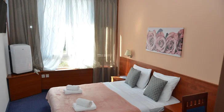 Dovolená na chorvatském ostrově Pag: hotel přímo na pláži u kolonády, polopenze