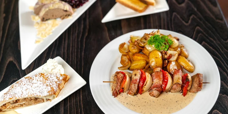 Tříchodové menu pro 2 osoby: kachní paštika, špíz z vepřové panenky a štrúdl se zmrzlinou