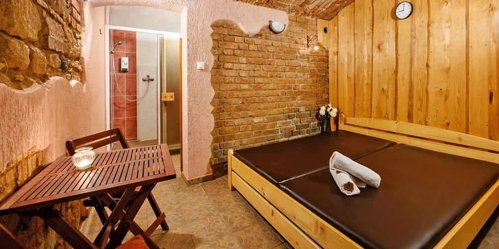 3 hod. privátního relaxu pro dva: finská sauna, postel i prosecco