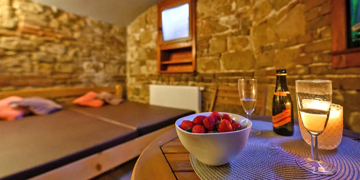 3 hod. privátního relaxu pro dva: finská sauna, postel i prosecco