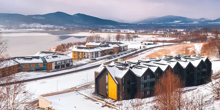 Pobyt v polských Krkonoších: apartmány u jezera Sosnówka, snídaně či polopenze a wellness