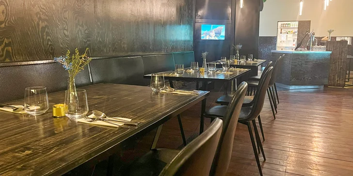 Tříchodové menu pro dva na Letné: polévka, pizza či pasta, cheesecake a sklenka prosecca