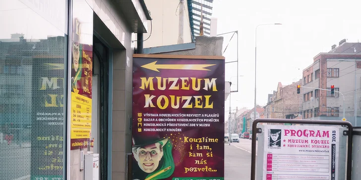 Vstup do muzea s expozicí magických propriet i na kouzelnické představení