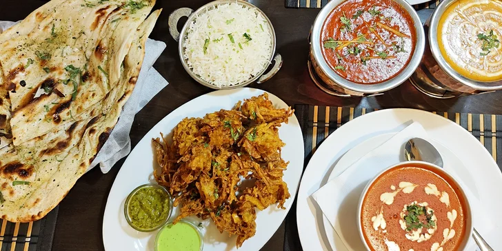 Čtyřchodové indicko-nepálské menu pro dvě osoby: kuřecí i vegetariánská varianta