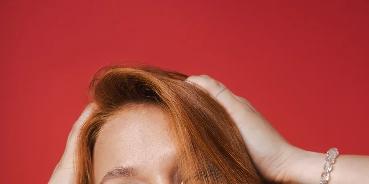 Profi focení v ateliéru vč. lehkých úprav i retuše: glamour, boudoir, portréty i rodina