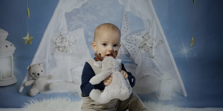 Vánoční focení v ateliéru s výběrem pozadí i tiskem fotografií