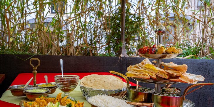 Nepálské menu pro celou rodinu v centru Pardubic: 2 předkrmy, 4 hlavní chody s přílohami i dezert