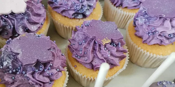 Elíziny dorty: cupcakes, cakepops i dvoukilový dort s krabicí na odnos