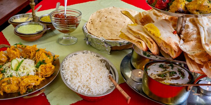 Nepálské menu pro celou rodinu v centru Pardubic: 2 předkrmy, 4 hlavní chody s přílohami i dezert