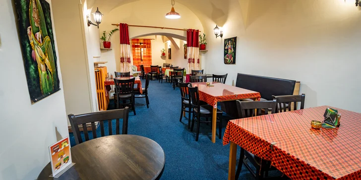 Nepálské menu pro celou rodinu v centru Pardubic: 2 předkrmy, 4 hlavní chody s přílohami i dezert