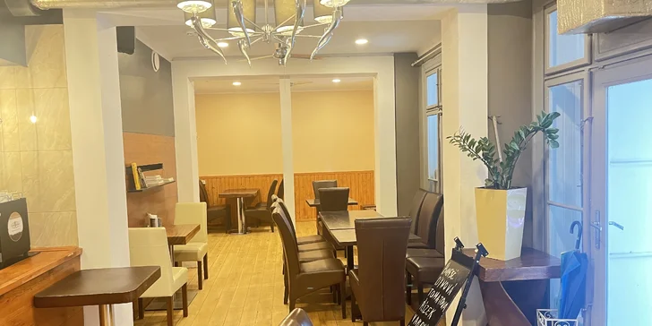 Ukrajinské speciality: domácí pelmeně a vareniky pro 2 osoby na Vinohradech
