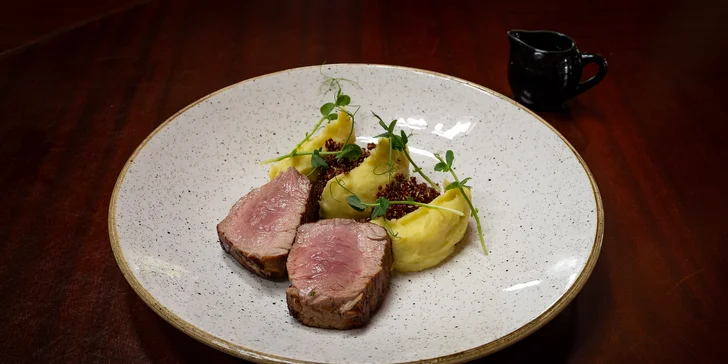 Čtyřchodové menu s nádechem asijské kuchyně: krevety, dýňový krém, steak s quinoou i fondant