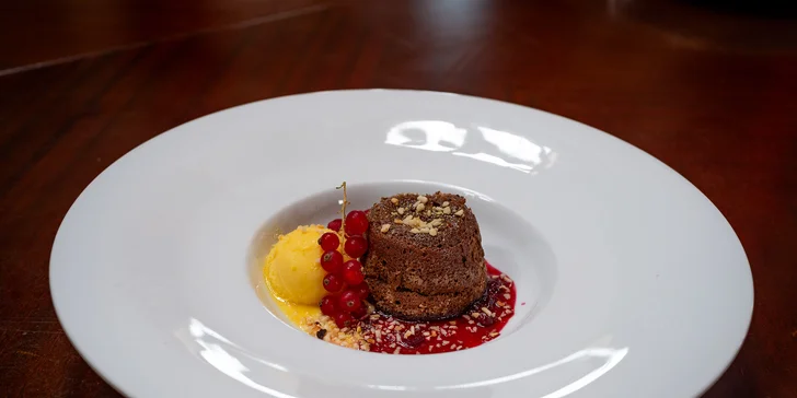Čtyřchodové menu s nádechem asijské kuchyně: krevety, dýňový krém, steak s quinoou i fondant
