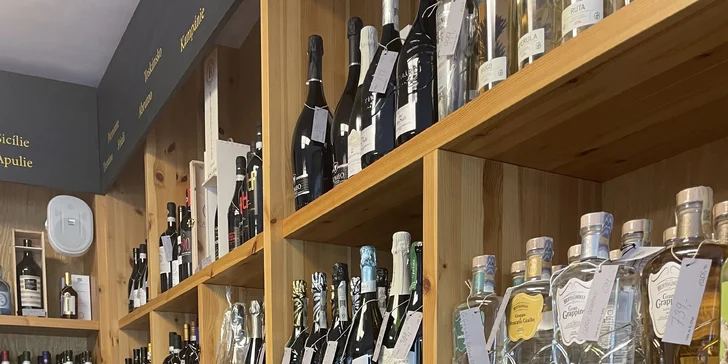 Horký nápoj dle výběru: svařené víno, jablečné Brulé di Mela, Calimero či Bombardino